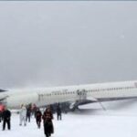 toi Delta jet skids off New York runway as winter storm hits US
