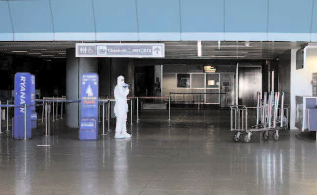 Rome airport gradually reopens after terminal fire Image