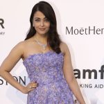 The actress looked lovely in a lavender Elie Saab creation for the event that she paired with a dazzling 69.42-carat diamond cluster necklace.