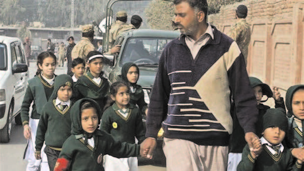 Militants blow up primary school