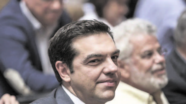 Greek lawmakers vote for reforms