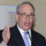 Scott Stringer criticizes de Blasio
