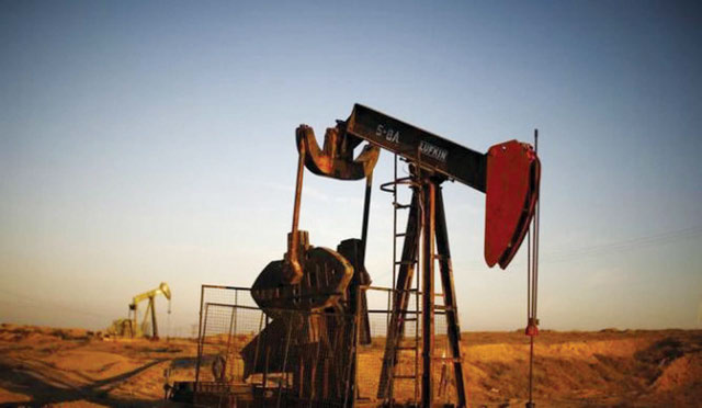Oil edges up after tumble