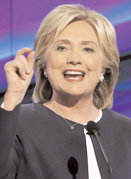 Hillary Clinton turns up heat on Sanders