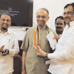 Tamil Nadu Pradesh Congress Committee President EVKS Elangovan (third from right) honors Abraham