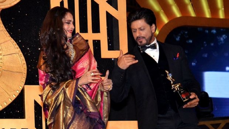 Shah Rukh proposes to Rekha, yet again!