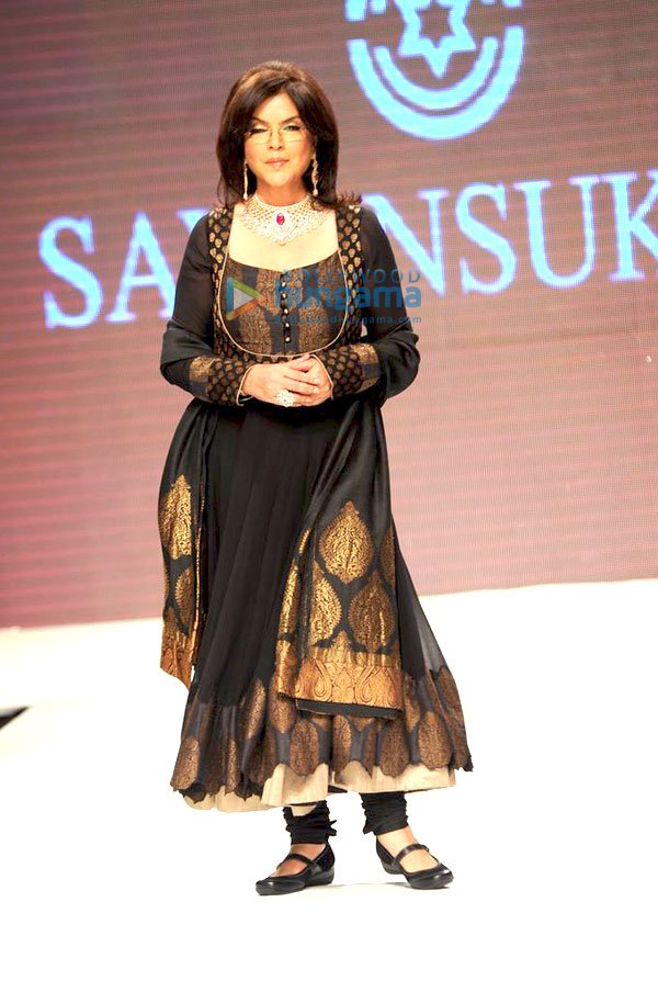 Zeenat_Aman_still7