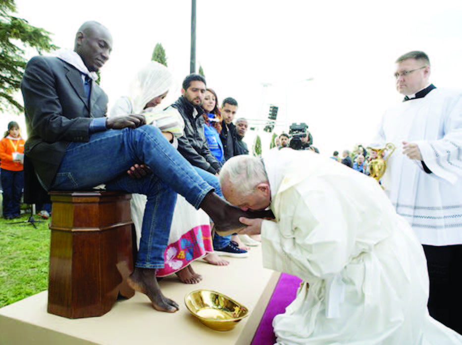 Pope washes asylum seekers’ feet