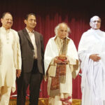 Organizers with Pandit Jasraj Ji and Gurudev Manak Muni Ji. (From L to R): K.K. Mehta, Dr. Ajay Lodha, Kanak Golia, Pandit Jasraj Ji, Gurudev Manak Muni Ji