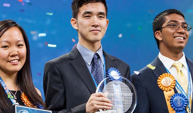 Syamantak Payra (r), a Texas resident, won the USD 50,000 award along with 17-year-old Kathy Liu.