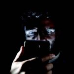 Gazing at your smartphone in dark may cause ‘blindness Img