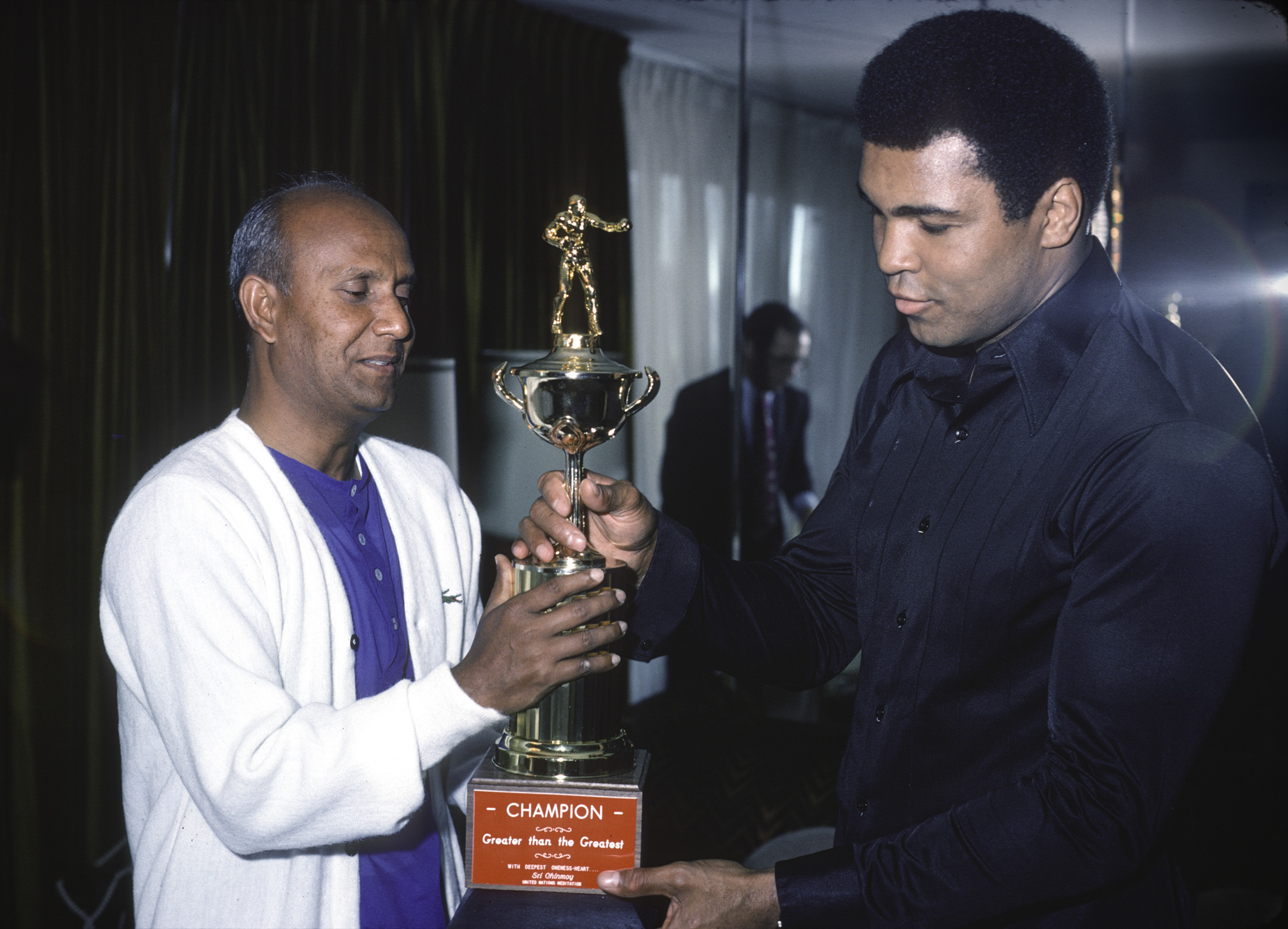 Sri Chinmoy meets with Muhammad Ali on 9/29/1977