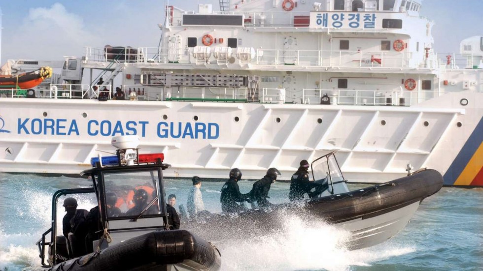 South Korea sends military vessels to repel Chinese boats
