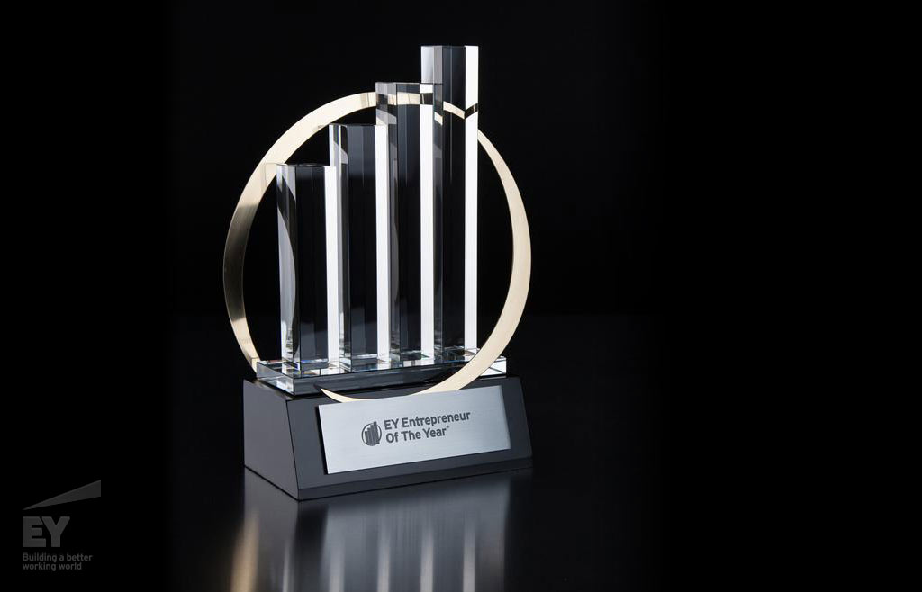 ey-entrepreneur-of-the-year-award-tropy2