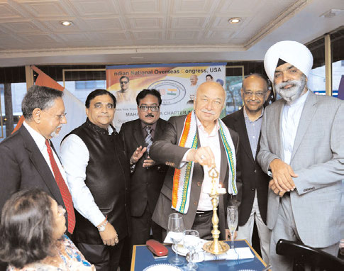 Shinde lighting a lamp. From L to R- Harbachan Singh, Sangat Singh, Devendra Vora, Sushil Kumar Shinde, George Abraham, Mohinder Singh Gilzian (Photo : INOC, USA)