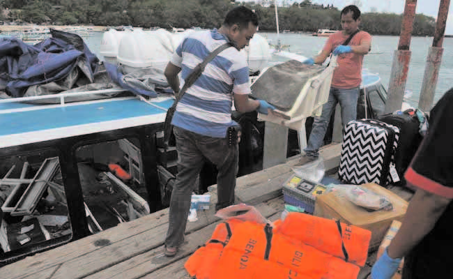 bali-tourist-boat-blast-kills-two-foreigners-injures-18