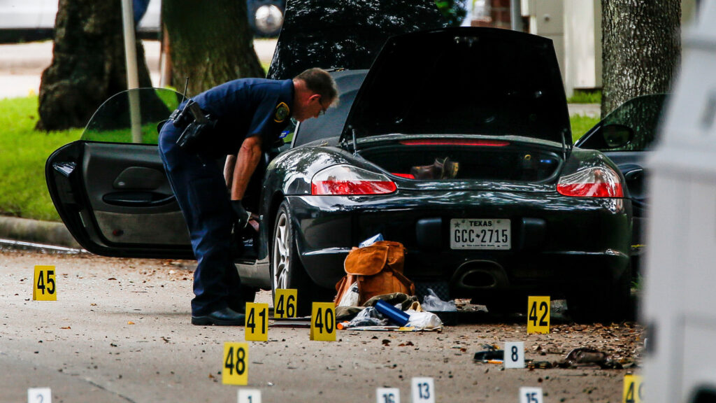 la-na-houston-mall-shooting