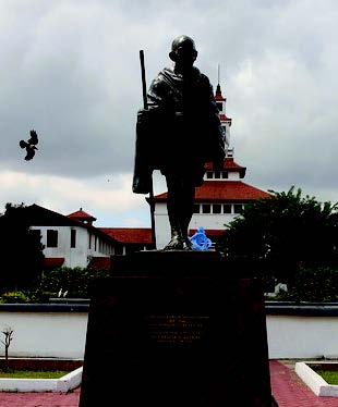 ghana-says-it-wants-to-remove-gandhi-statue