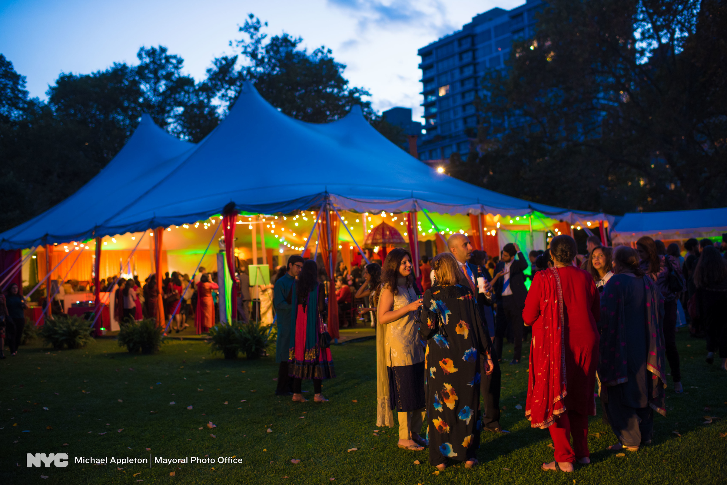 Mayor Bill de Blasio and New York City's First Lady Chirlane McCray host a Diwali celebration at Gracie Mansion with Indian American designer and actor Waris Ahluwalia as the honored guest, on Wednesday, October 19, 2016. Michael Appleton/Mayoral Photography Office