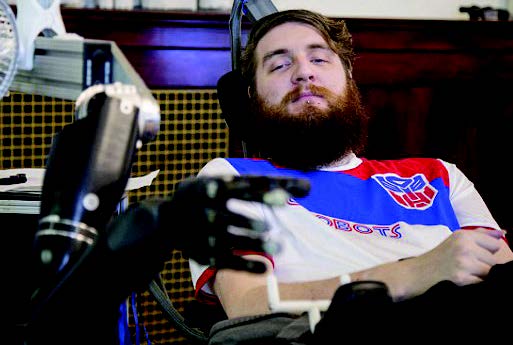 paralysed-man-feels-through-robotic-fingers