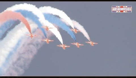 red-arrows-put-up-spell-binding-acrobatic-show