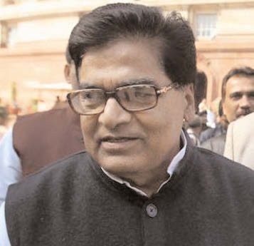 truce-in-sp-as-mulayam-takes-back-ram-gopal