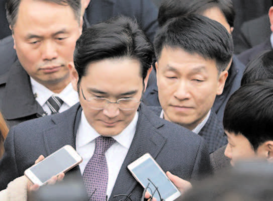 Samsung chief Lee arrested