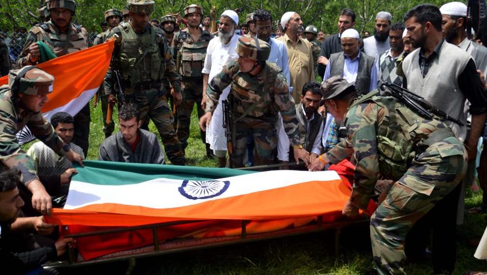 srinagar-abducted-lieutenant-district-funeral-procession-militants_461fbe16-3642-11e7-b30b-76e7402dac55