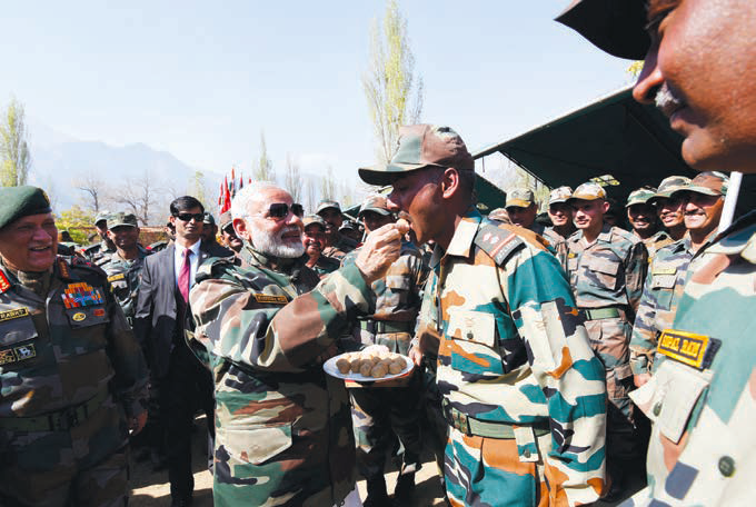 Modi celebrates diwali jawans