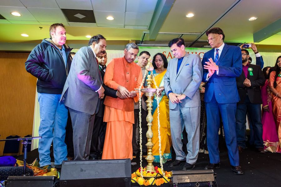 S 1 Lighting the lamp of good health along with Bollywood actor Deepak Parasher, Padma Shri Mr. H R Shah and Padma Shri Dr. Sudhir Parikh (1)_preview