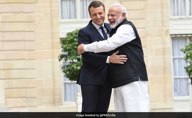 modi-macron-hug_650x400_61496503131