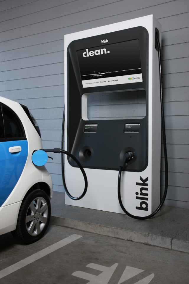 ecotality-blink-dc-fast-charger-plugged-in_100329000_m