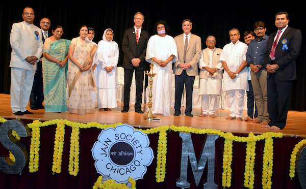 01 Lighting lamp ceremony with Illinois State Governor Bruce Rauner AMU_8862