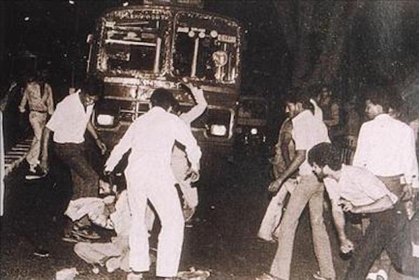Sikh_man_surrounded_1984_pogroms