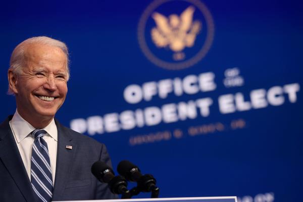 Biden in his office (1)