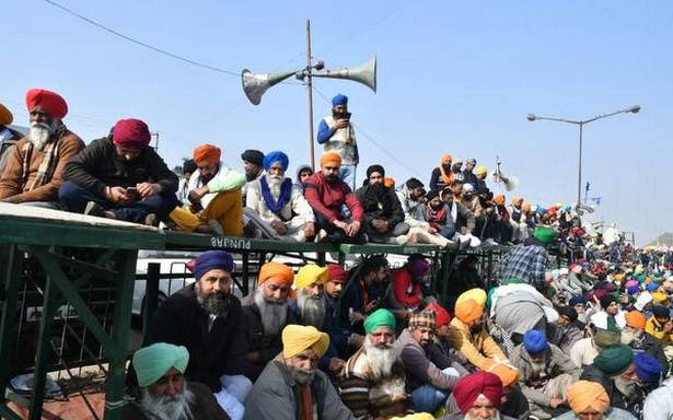 Farmers protest on new farm law issue at Singhu border o Thursday, Dec 17