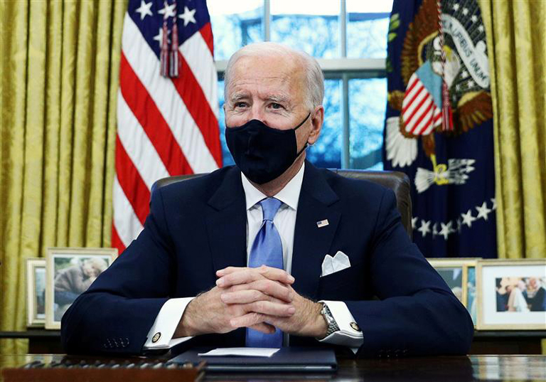 Biden in Oval office