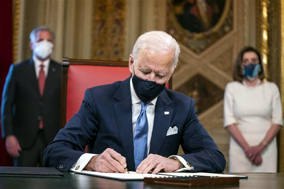 US Pesident signs executive orders