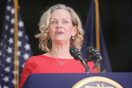 laura-curran