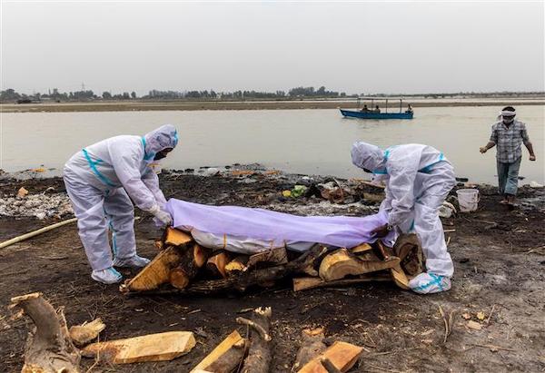 Covid corpses in the Ganga