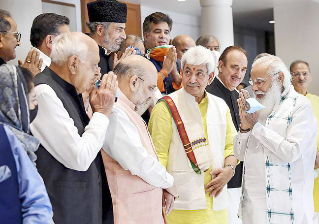 Pic for J & L leaders find common ground Modi-Farooqjpg