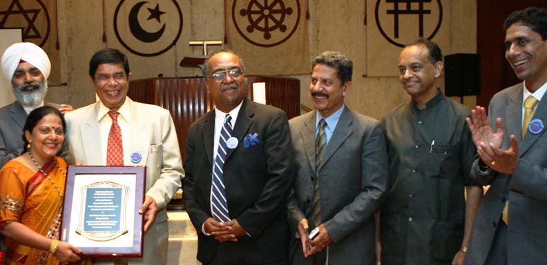 IOC Tribute to Oscar NelsonMendalaAwardCommunity-SnapsIndia[1]