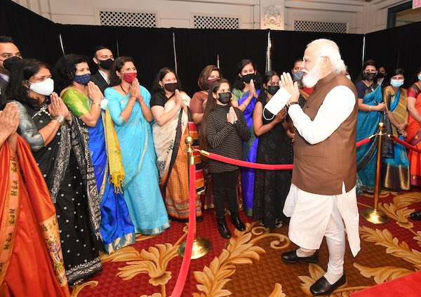 Prime Minister Modi acknowledging greetings of the Indian American community gathered to welcome him.                                                                              Photo / Twitter