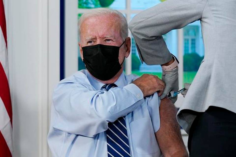 biden gets booster shot