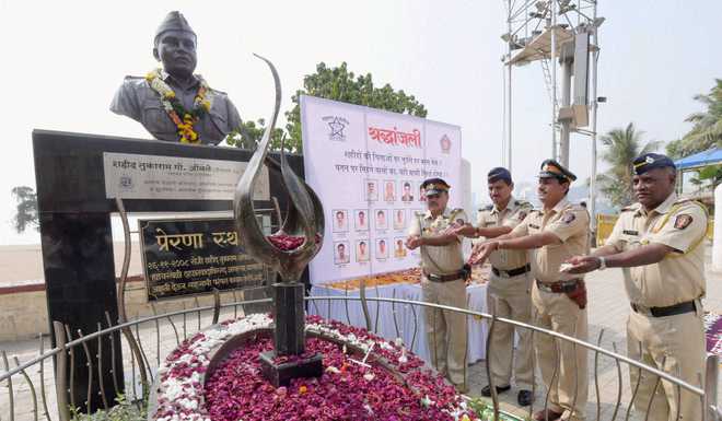 Tribute paid to martyrs of Mumbai attacks