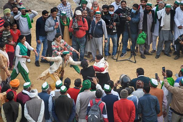 Samyukta Kisan Morcha Farmers play a game