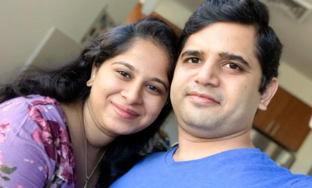 Indian American in Seattle goes mmising Saurabh-Gupte-R-and-wife