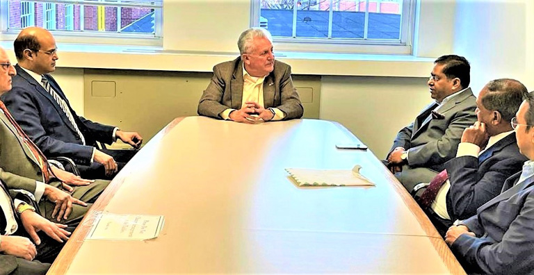 G 1 Norwalk Mayor Rilling in conversation with Indian Consul General Jaiswal and GOPIO-CT Delegation
